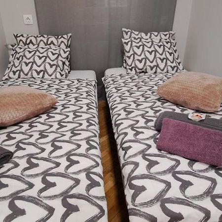 6-Pack Apartment In The Party District Budapest Exterior foto