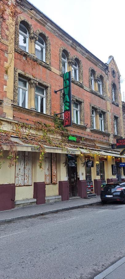 6-Pack Apartment In The Party District Budapest Exterior foto